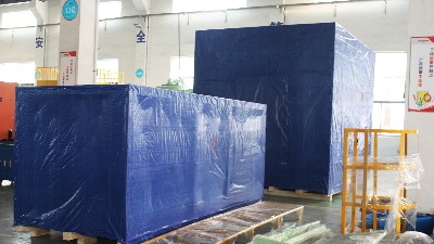 美國客戶訂購的2臺自動噴膠機已發(fā)貨！