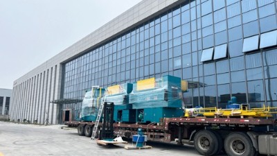 又發(fā)了2臺(tái)噴膠機(jī)和1臺(tái)外圓滾涂機(jī)給汽車(chē)減震老客戶