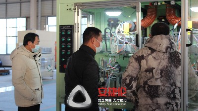 知名汽車減振橡膠制品企業(yè)安徽亞新科來訪驗收內(nèi)孔自動涂膠機